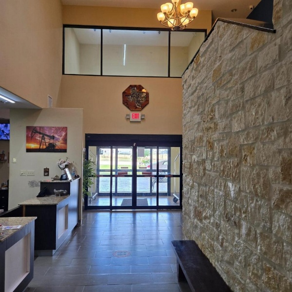 Karnes City Lodge image 5